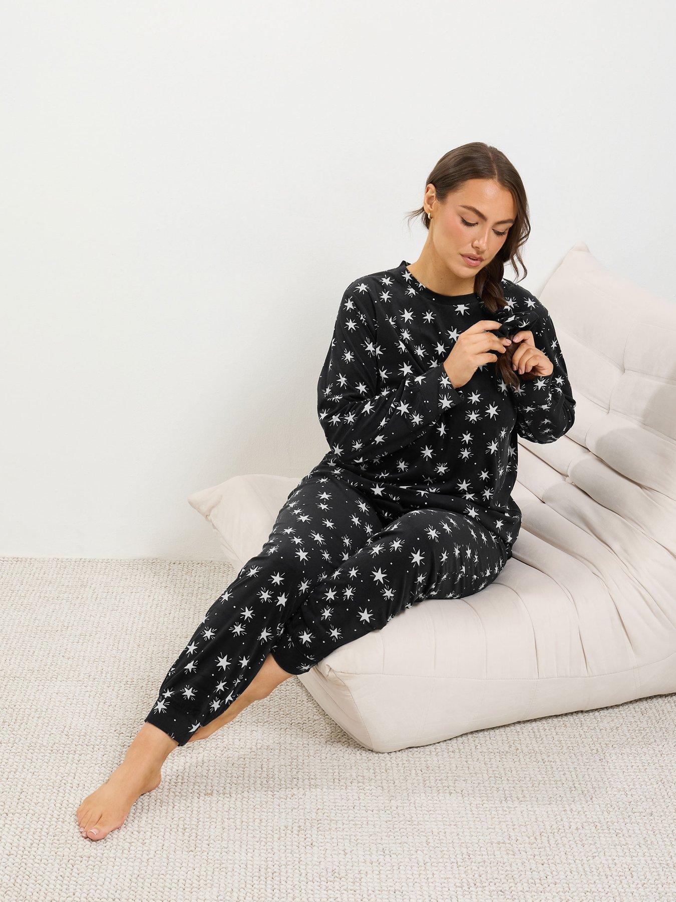 Image 3 of 4 of Yours Curve Stars Pj Set &amp; Scrunchie