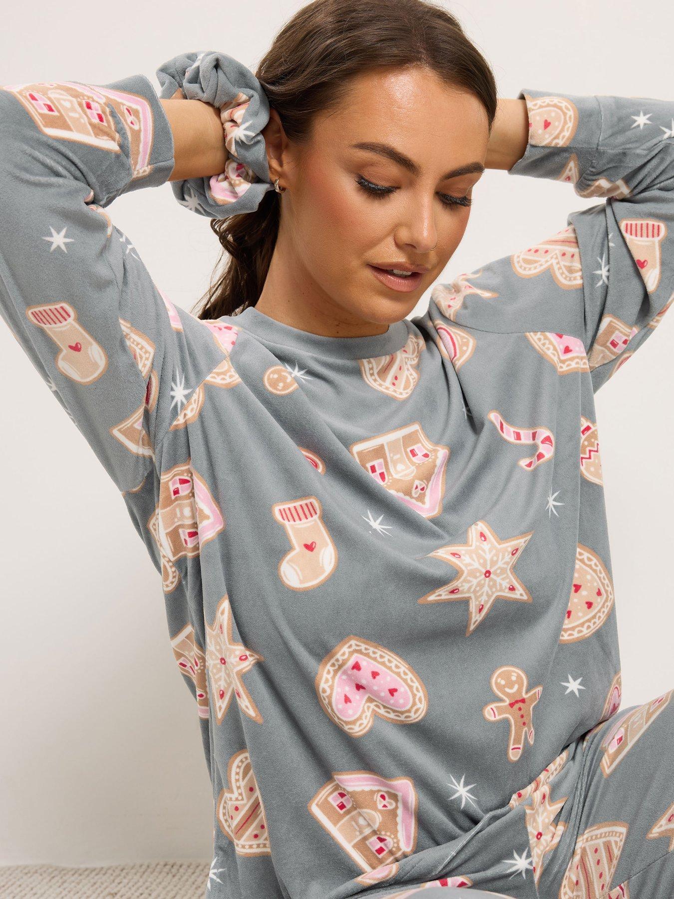 Image 3 of 4 of Yours Curve Biscuits Pj Set &amp; Scrunchie