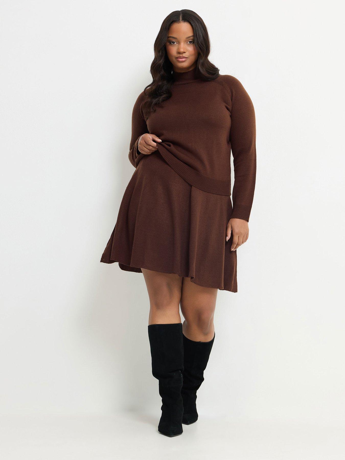 Image 3 of 4 of Yours Curve Knitted Skater Skirt