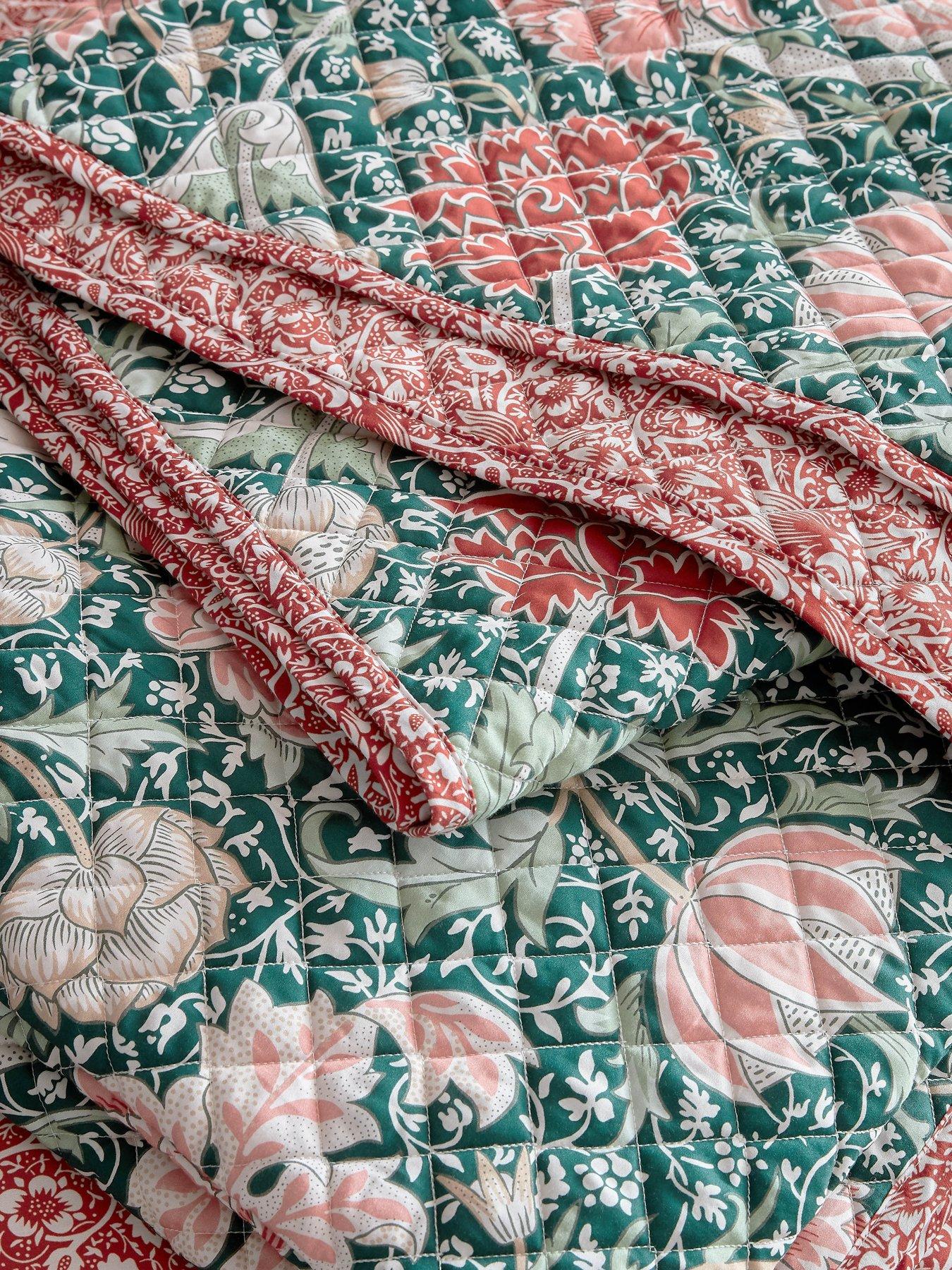 William Morris at Home Cray Quilted Bedspread 235X235Cm
