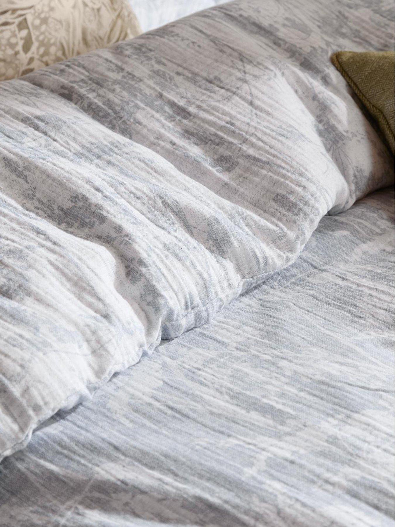 Image 5 of 5 of Voyage Braeflower Double Duvet Set Chambray