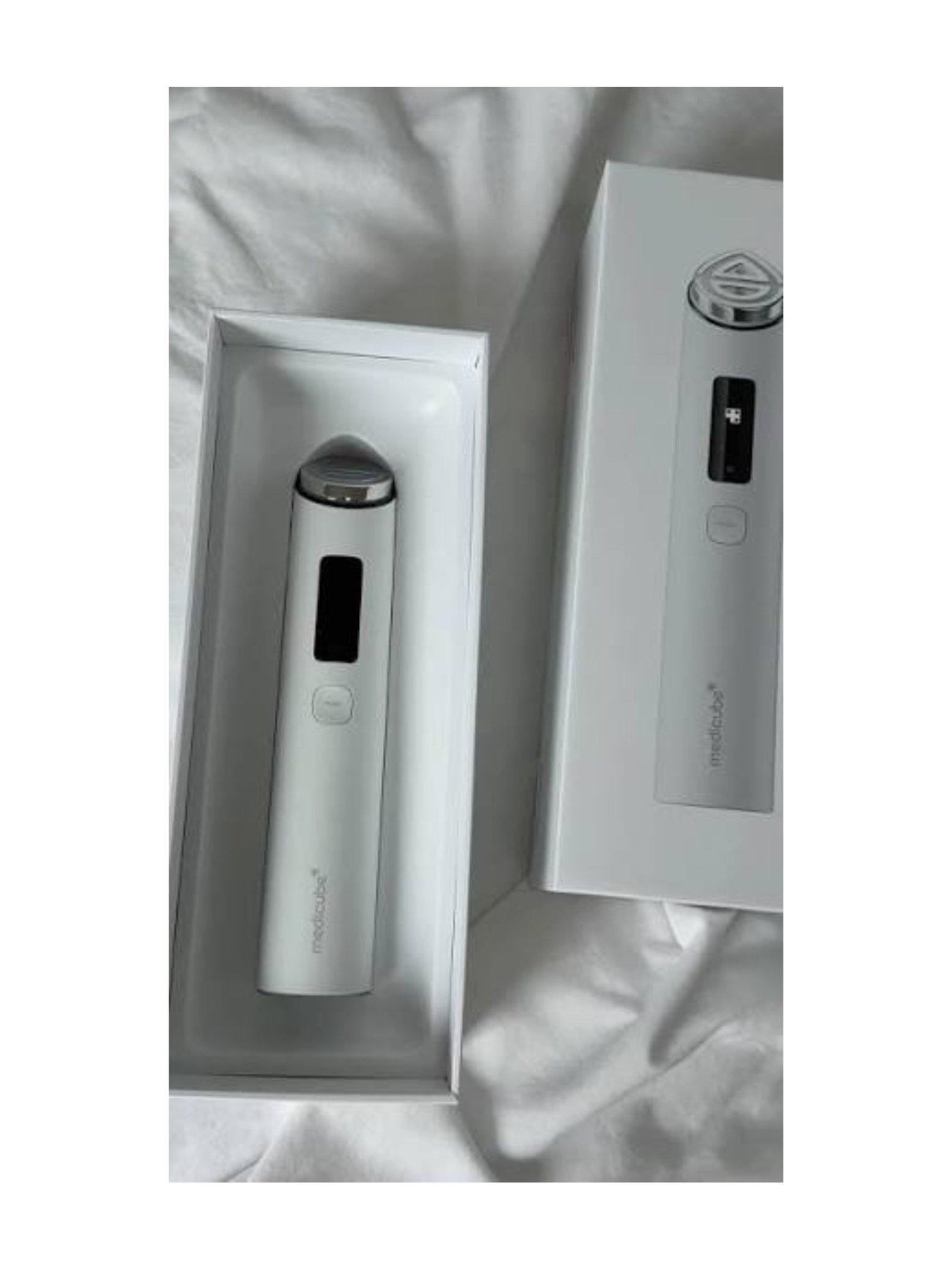 Image 3 of 4 of Medicube AGE-R BOOSTER PRO X2 White