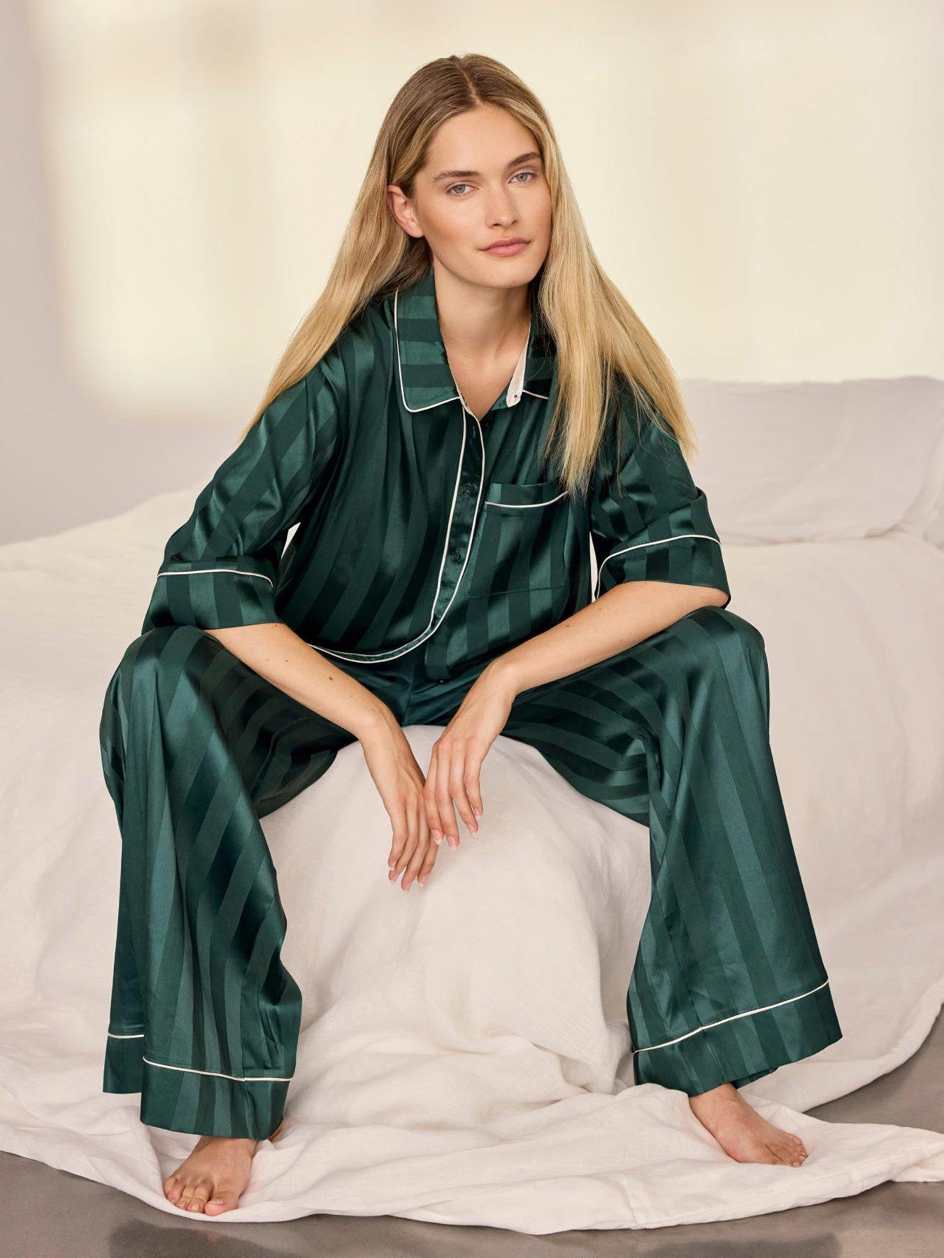 Image 3 of 7 of CHELSEA PEERS Chelsea Peers Satin Evergreen Stripe Long Pyjama Set - Green
