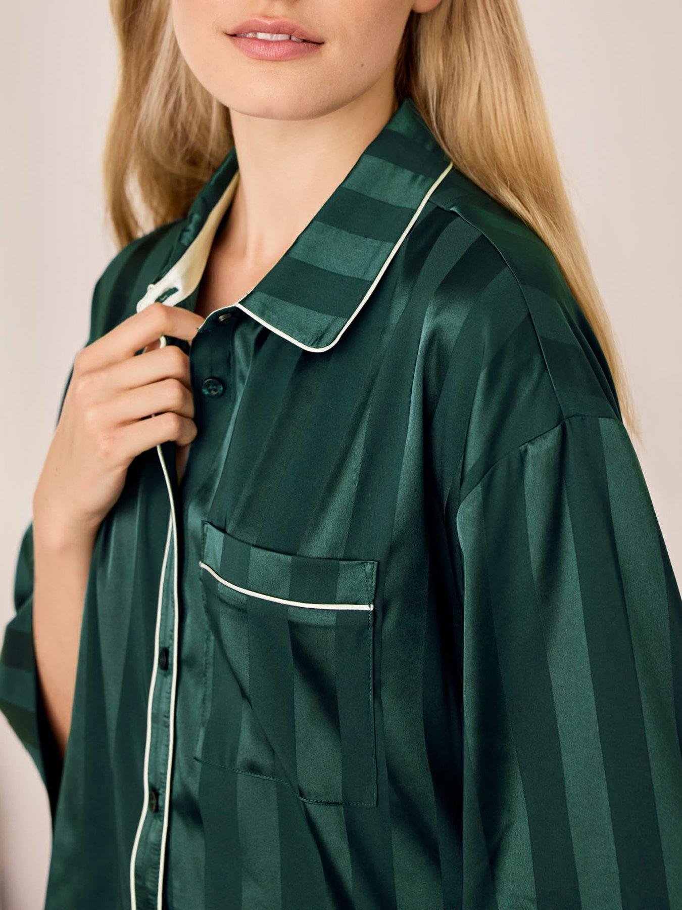 Image 4 of 7 of CHELSEA PEERS Chelsea Peers Satin Evergreen Stripe Long Pyjama Set - Green