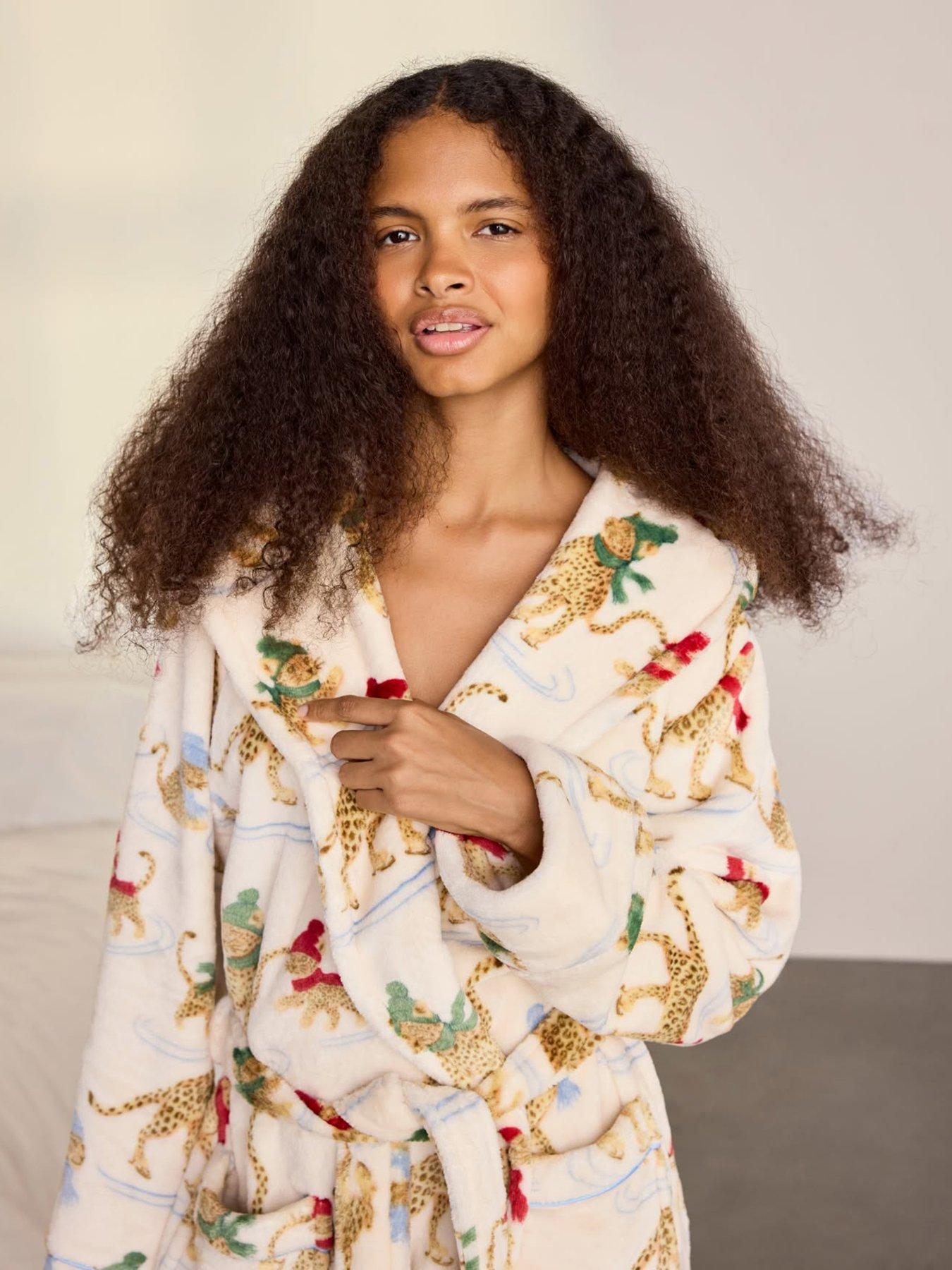 Image 5 of 6 of CHELSEA PEERS Chelsea Peers Fleece Ice Skating Leopards Print Hooded Dressing Gown - Off White