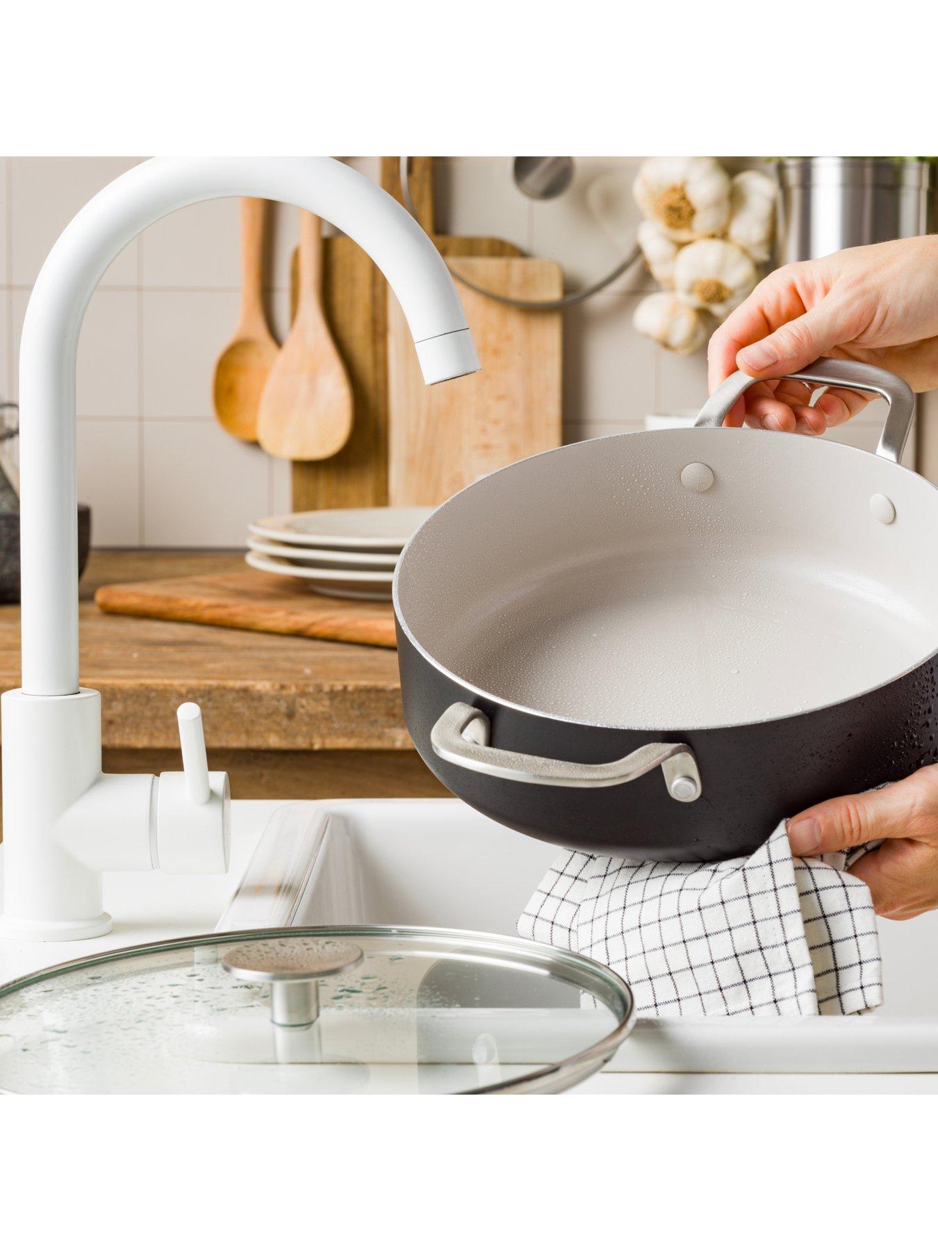 Image 7 of 7 of KitchenAid Kitchenaid Coloured Aluminum Cvd. Skillet 24cm / 3.1l With 2 Sidehandles - Matte Black