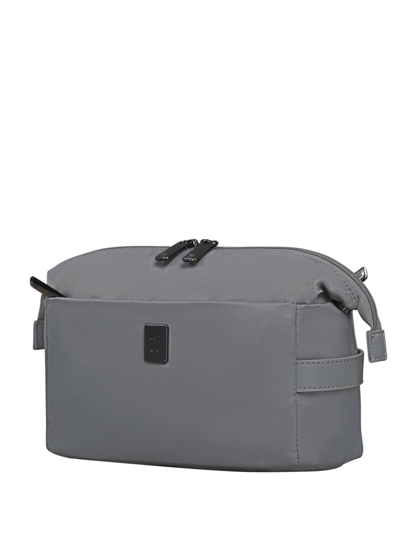Image 1 of 6 of it Luggage Affluent Wash Bag
