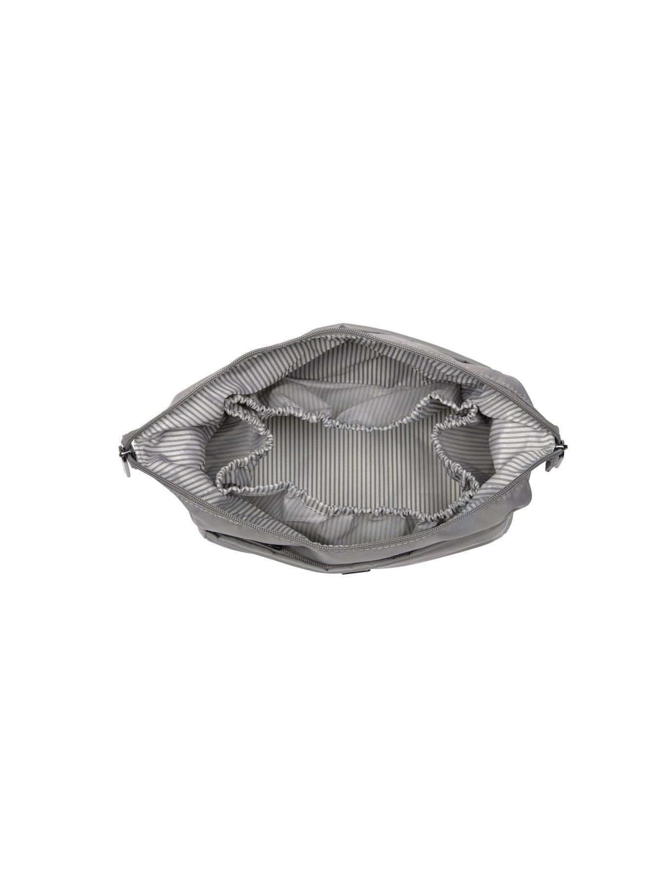Image 6 of 6 of it Luggage Affluent Wash Bag