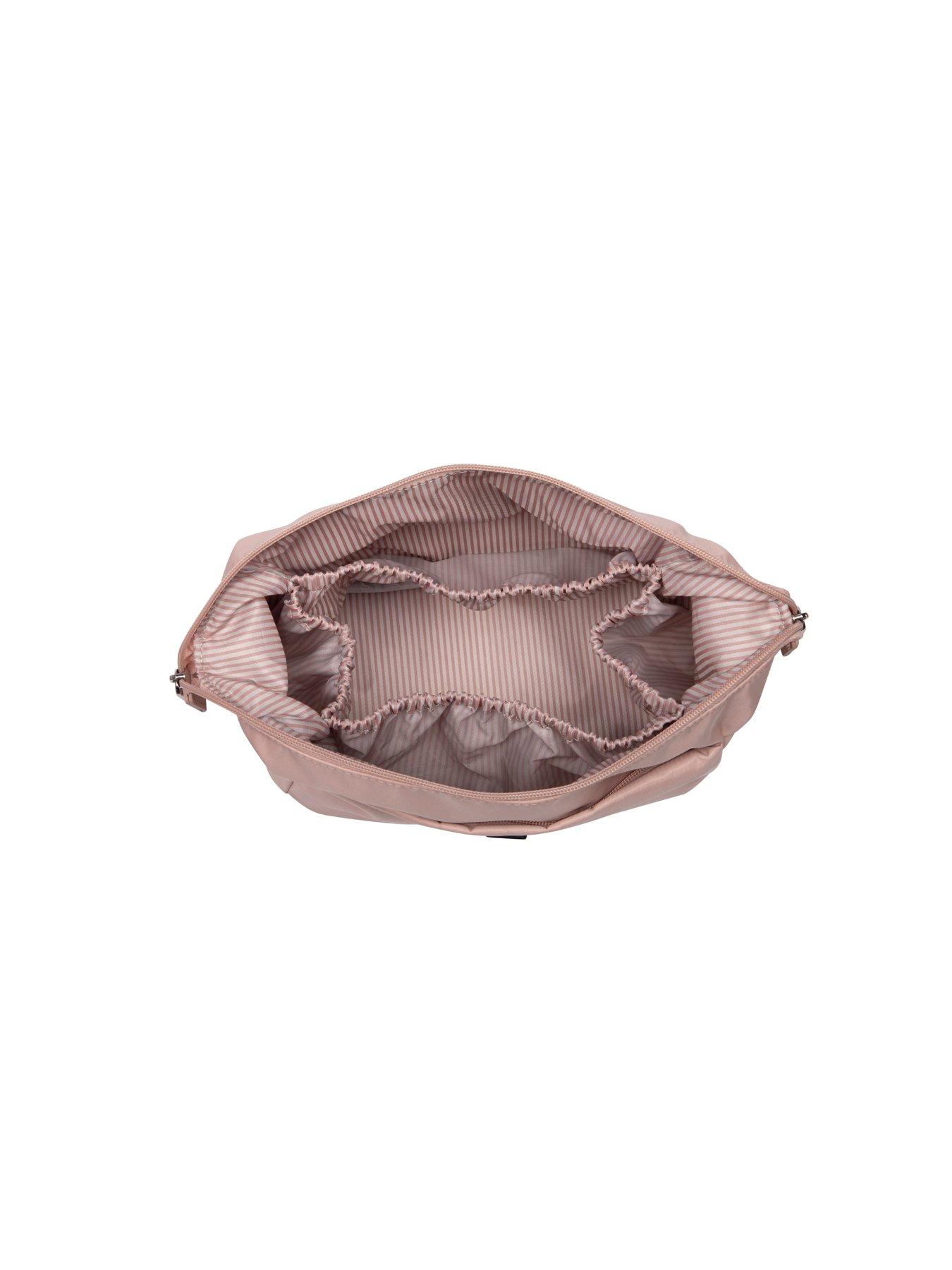 Image 6 of 6 of it Luggage Affluent Wash Bag