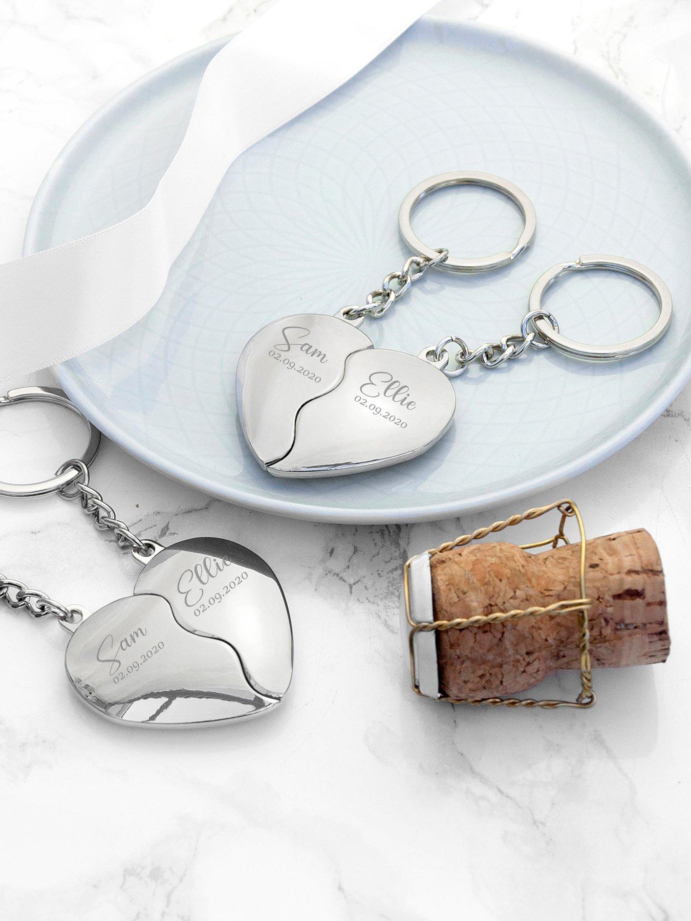 Image 3 of 5 of Treat Republic Personalised Joining Hearts Magnetic Special Date Keyring Set