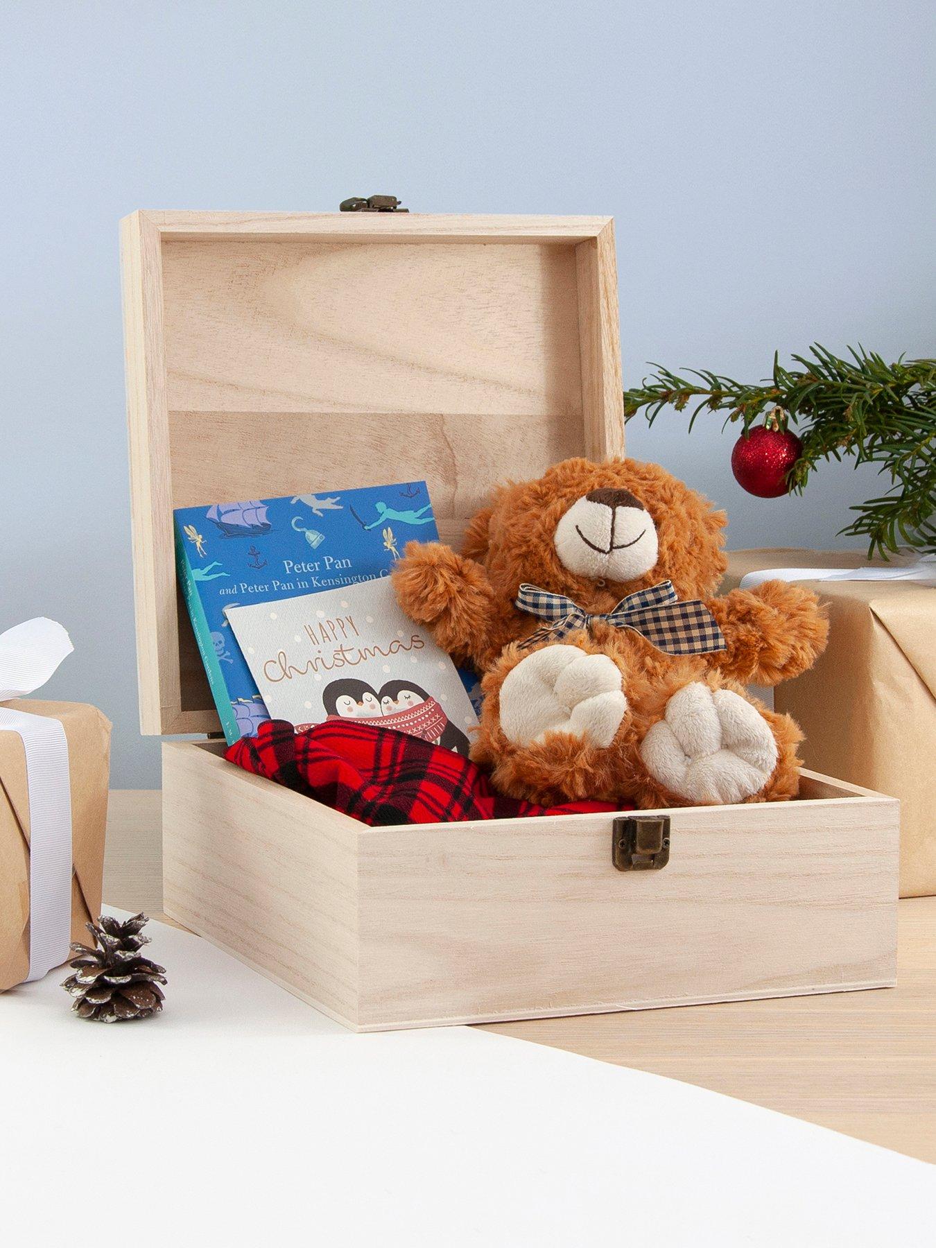 Image 3 of 4 of Treat Republic Personalised North Pole Air Mail Christmas Eve Box - Medium