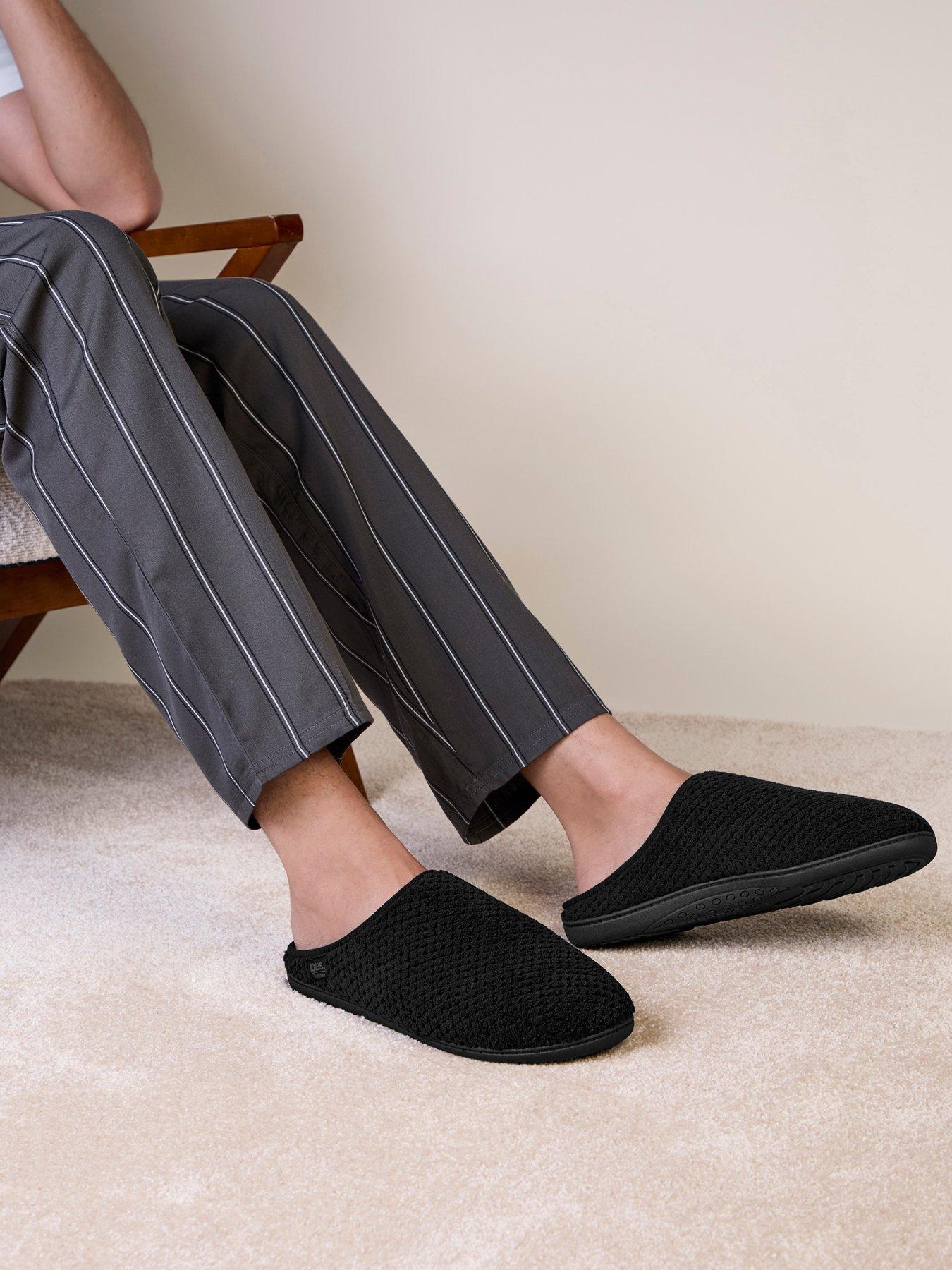 Image 4 of 4 of Totes Isotoner Mens Swept Back Popcorn Mule Slippers - Black