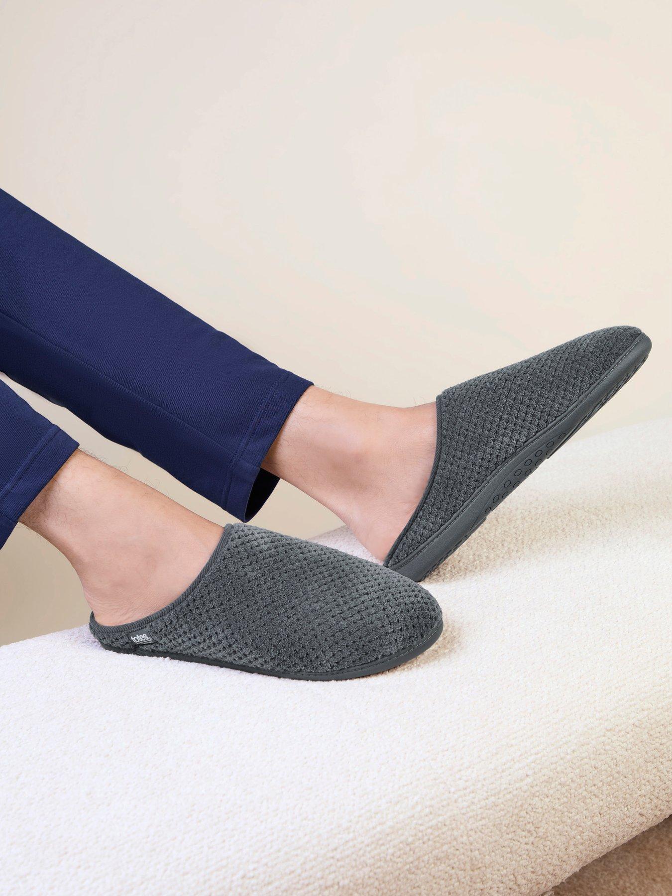 Image 4 of 5 of Totes Isotoner Mens Swept Back Popcorn Mule Slippers - Grey