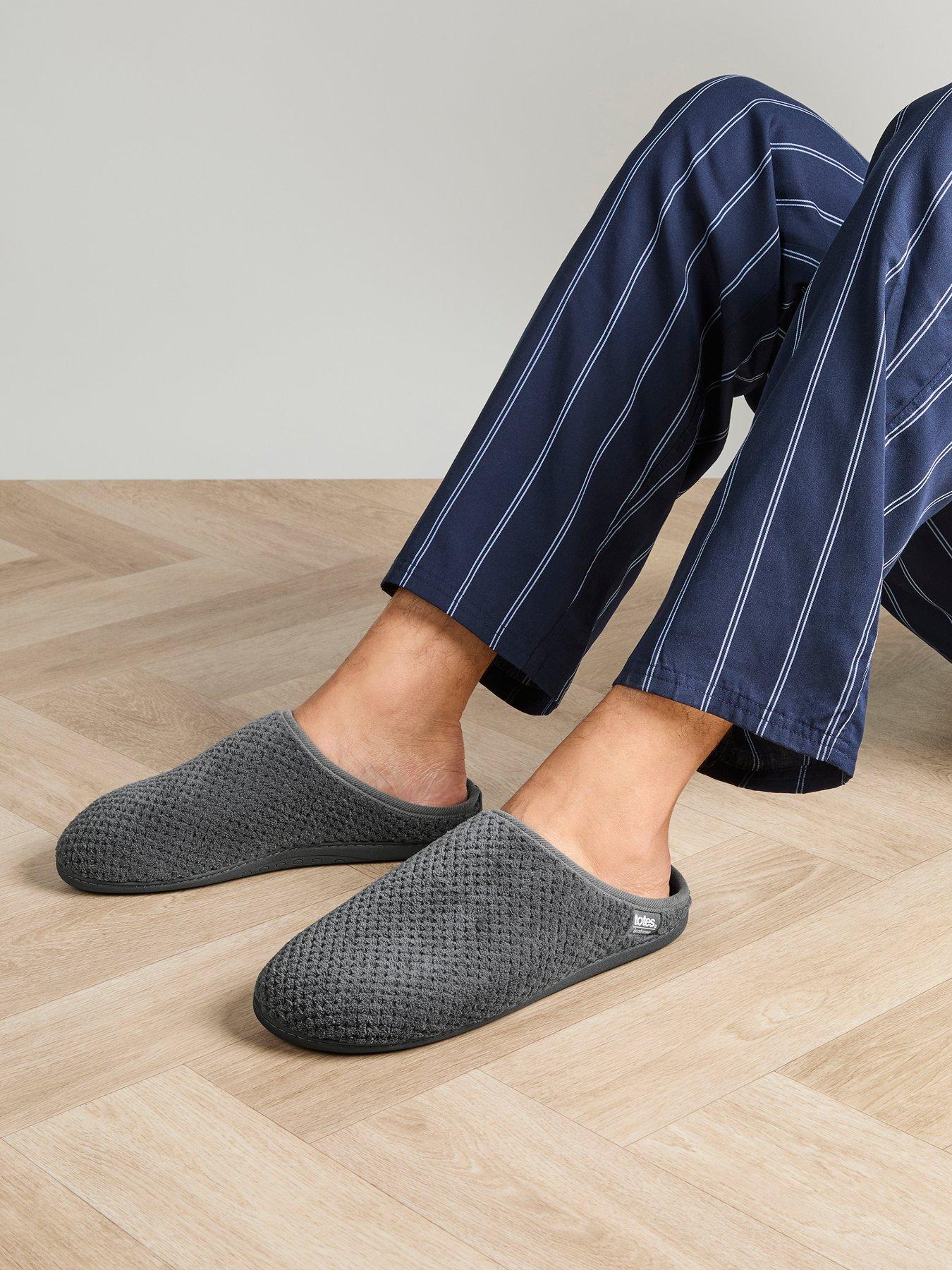 Image 5 of 5 of Totes Isotoner Mens Swept Back Popcorn Mule Slippers - Grey