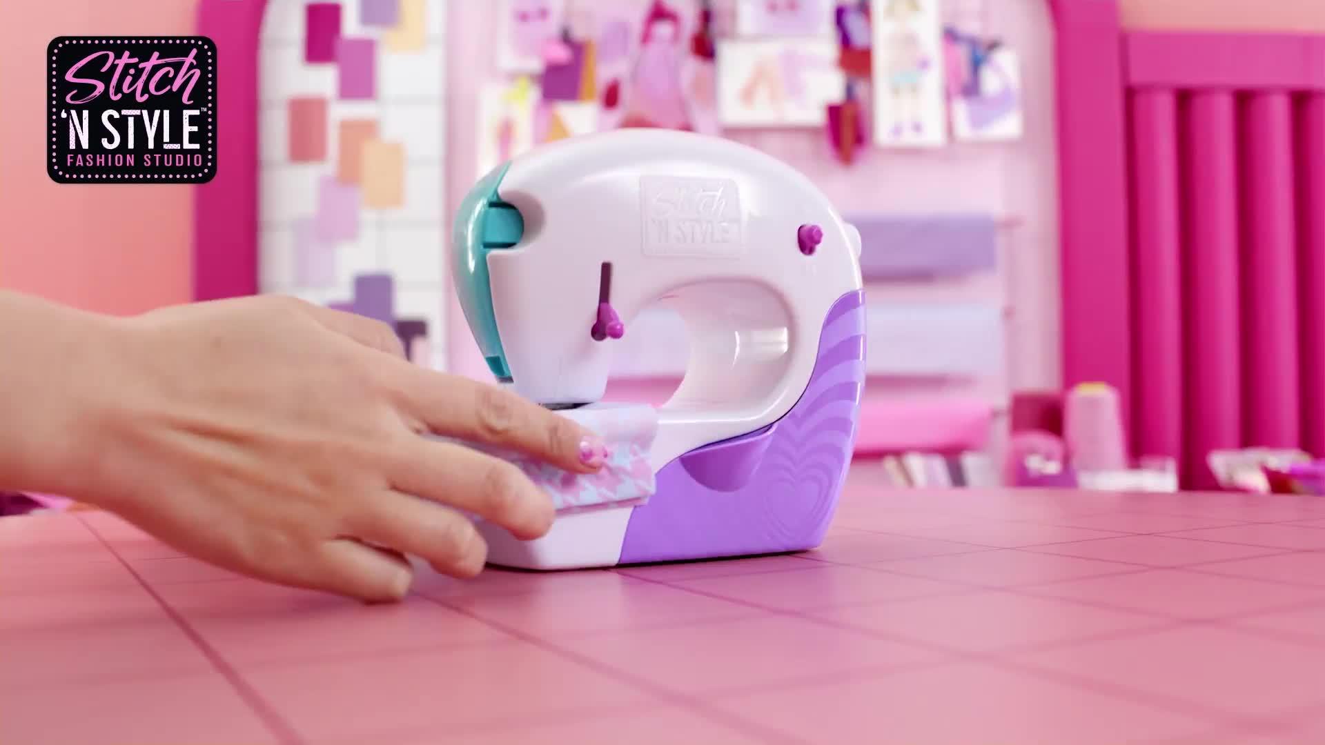  Customer reviews: Made By Me My Very Own Sewing Machine for  Beginner, Portable Battery Powered First Sewing Machine for Kids Ages 8+,  Includes Fabric, Thread, Measuring Tape, & Stuffing