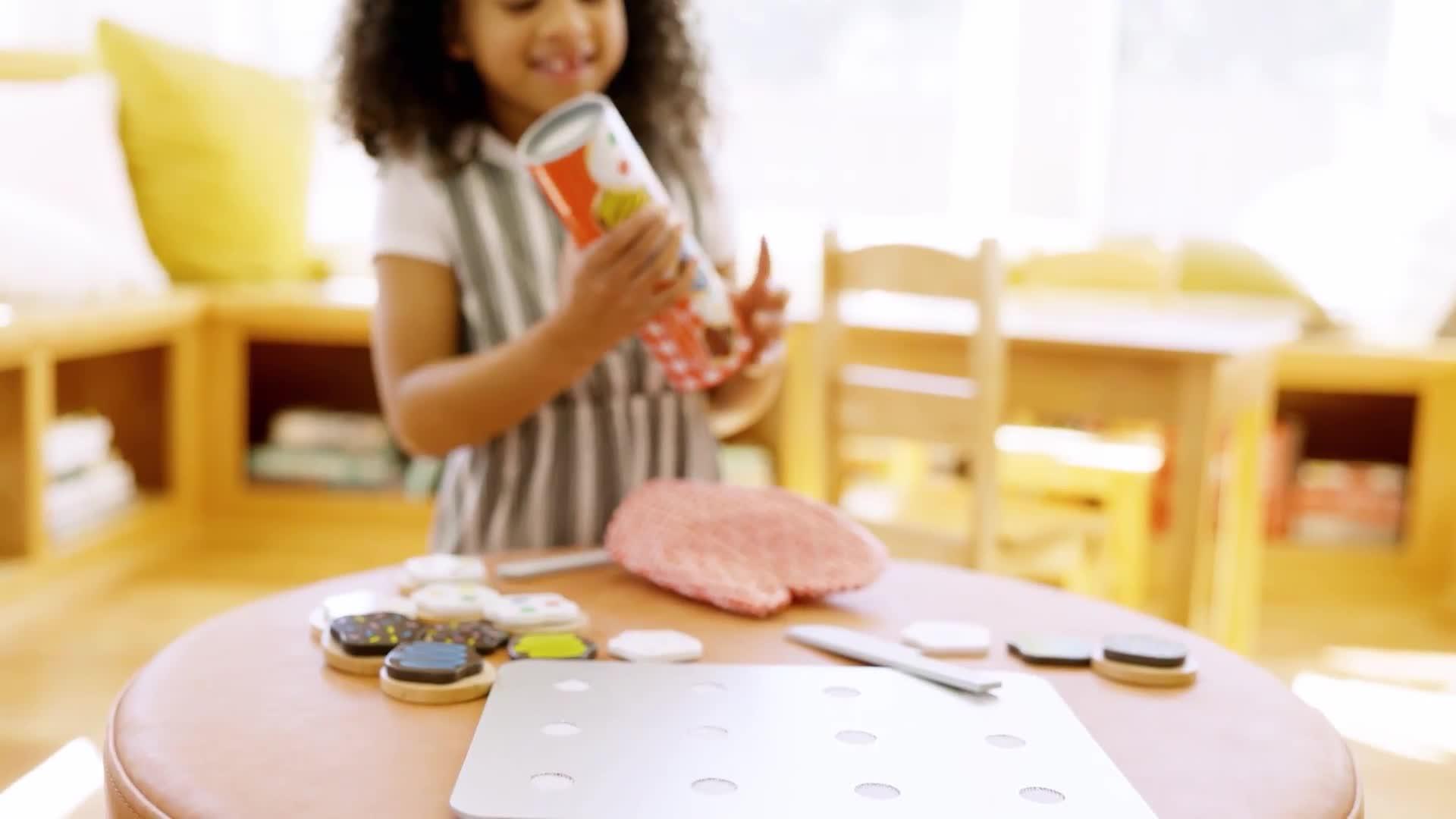 Image thumbnail 8 of 8 of Melissa & Doug Slice and Bake Cookie Set