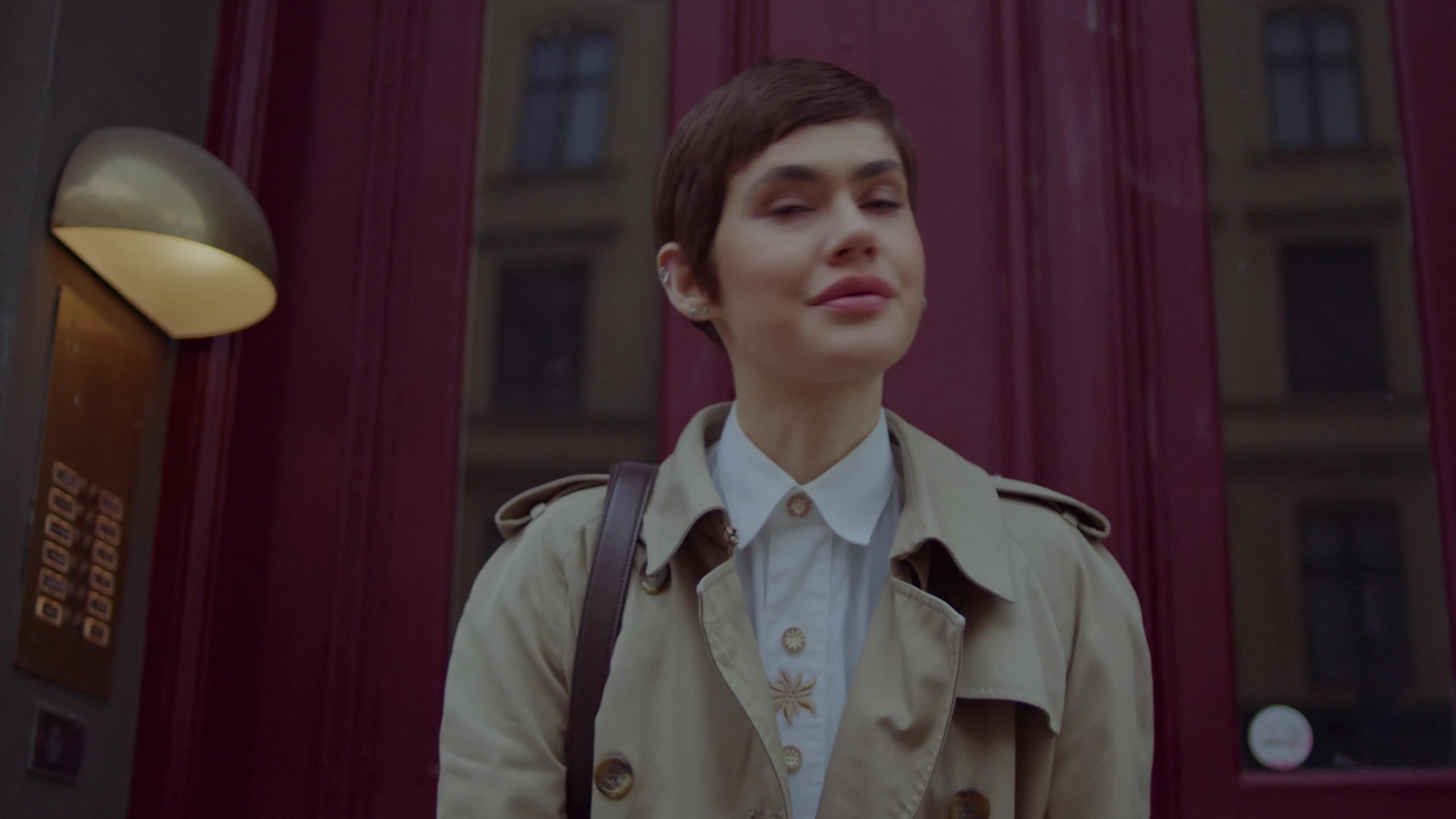 Image thumbnail 8 of 8 of Venicci Claro 3in1 Bundle plus Tiago Black Car Seat and 360 Base - Almond