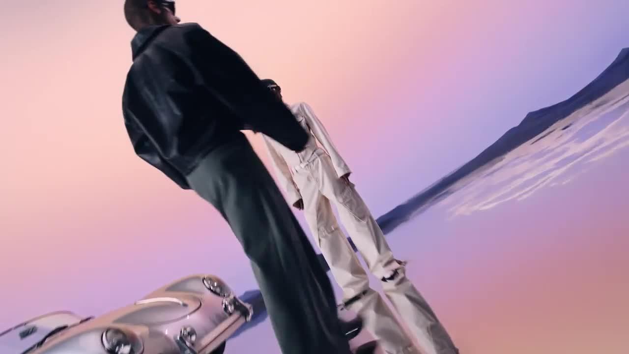 Image thumbnail 8 of 8 of Ray-Ban Meta Wayfarer Large (Gen 2) - Matte Black, Polarised Gradient Graphite lenses