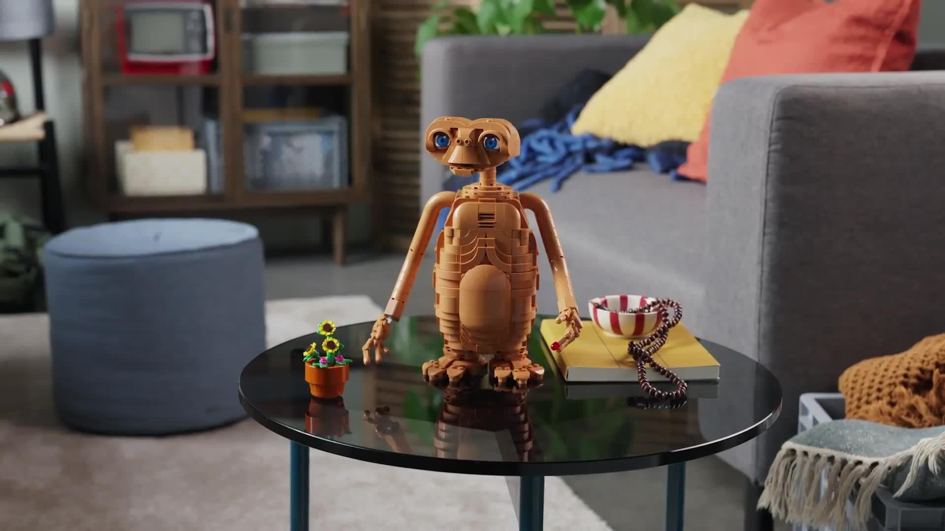 Image thumbnail 8 of 8 of LEGO Ideas E.T. the Extra-Terrestrial Building Set 21370